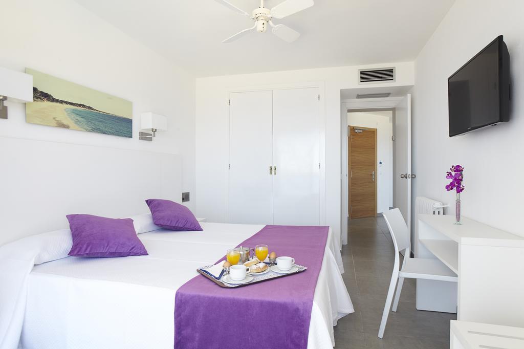 Aparthotel Nereida Сан-Антонио-Абад Экстерьер фото