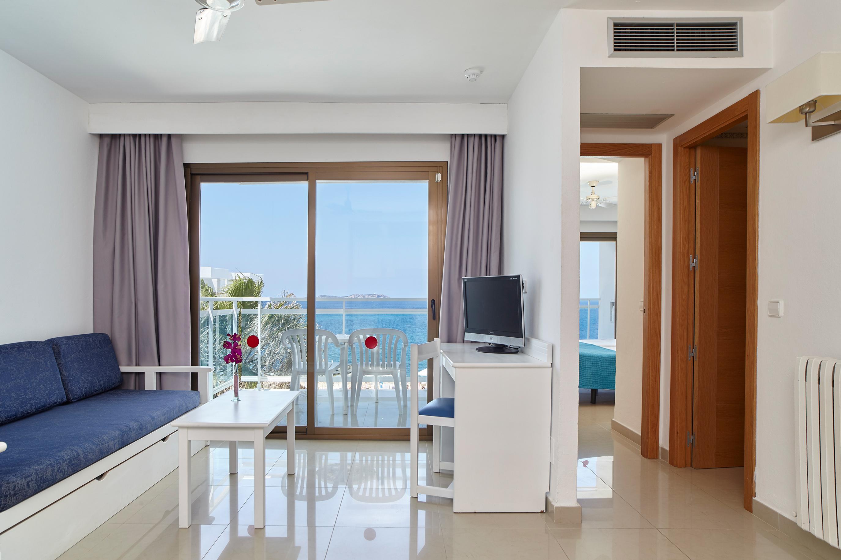 Aparthotel Nereida Сан-Антонио-Абад Экстерьер фото