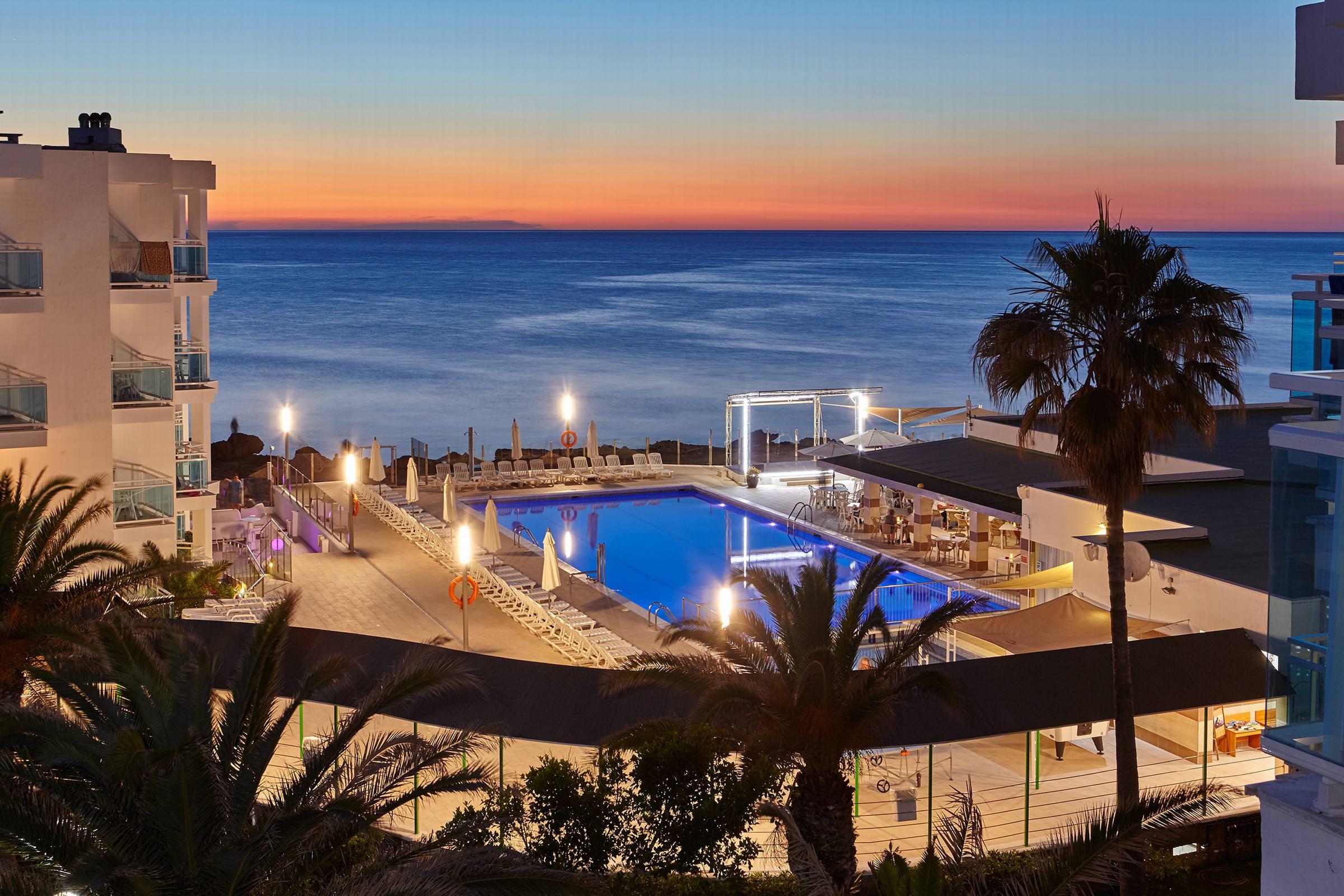 Aparthotel Nereida Сан-Антонио-Абад Экстерьер фото