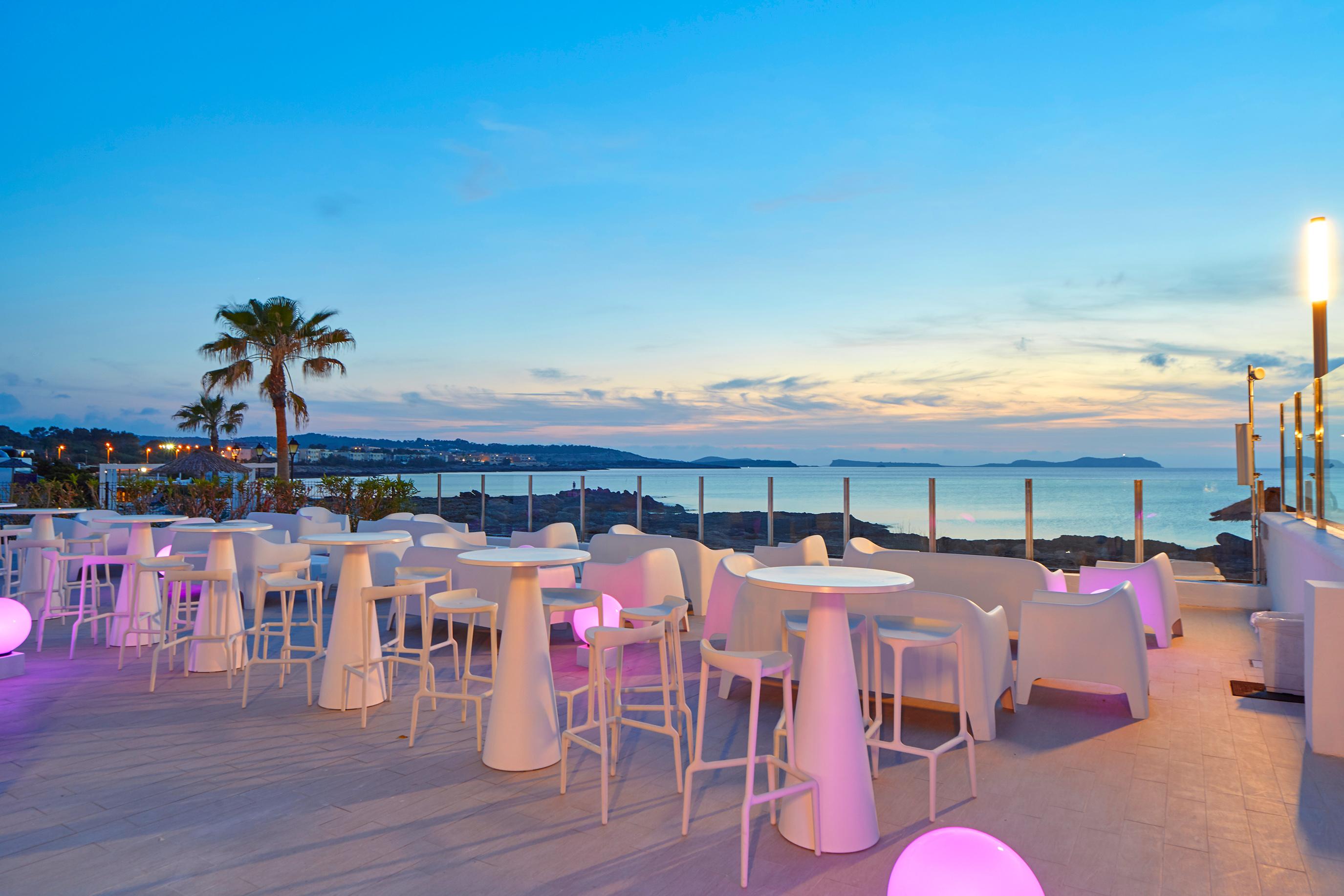 Aparthotel Nereida Сан-Антонио-Абад Экстерьер фото