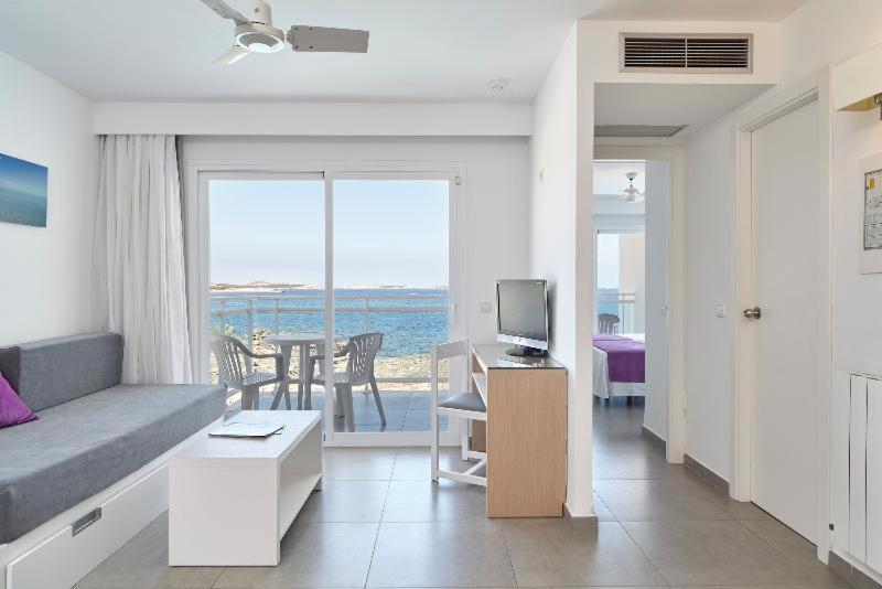 Aparthotel Nereida Сан-Антонио-Абад Экстерьер фото